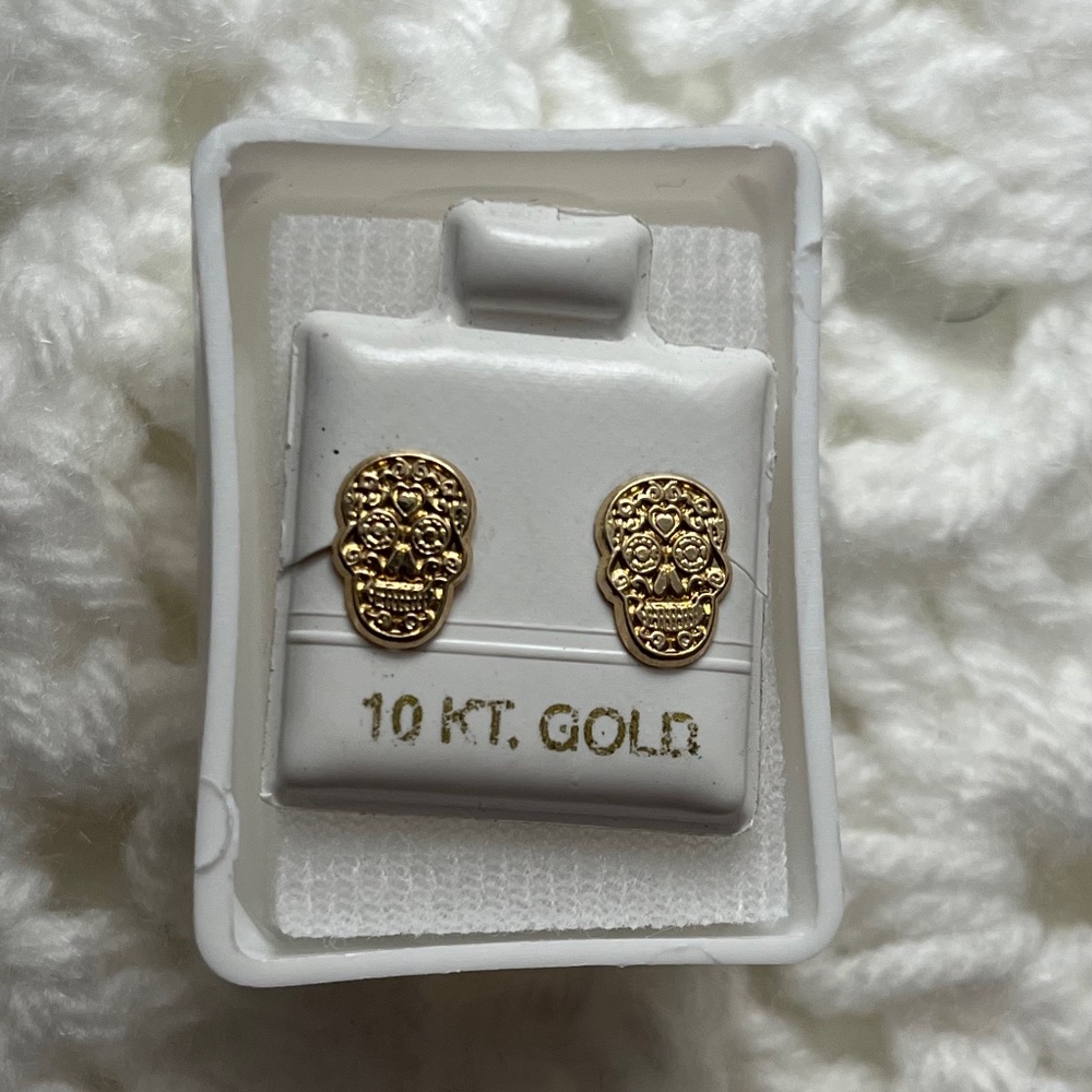 NEW - 10 KT Yellow Gold Skull Earrings